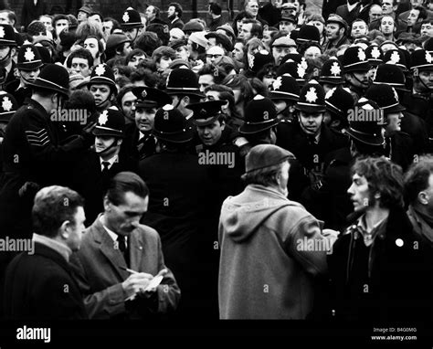 Picket line 1970s Black and White Stock Photos & Images - Alamy