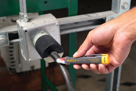 Fluke LVD2 Non-Contact LED light Voltage Tester | Fluke