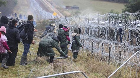 Migrants aided by Belarus try to push across Polish border | KRWG