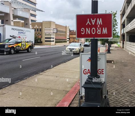 Upside down wrong way sign Stock Photo - Alamy