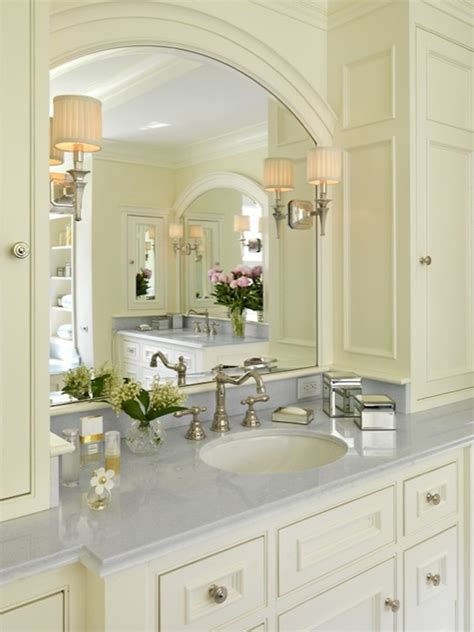 Cream Bathroom Cabinets - Traditional - bathroom - Jan Gleysteen Architects