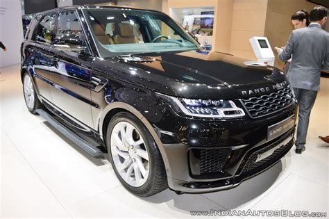 2018 Range Rover Sport (facelift) showcased at Dubai Motor Show