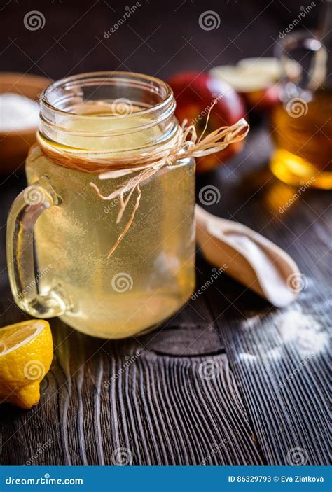 Apple Cider Vinegar, Lemon and Baking Soda Drink Stock Image - Image of ...