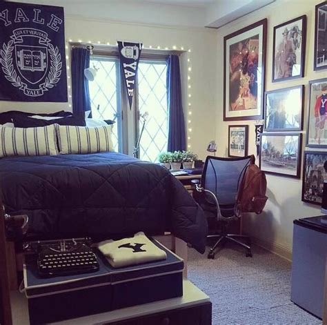 Yale University dorm room Completely themed in yale blue. Stylin ...