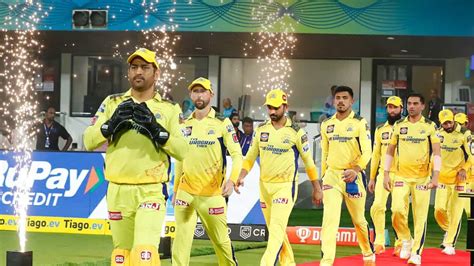 IPL 2023: MS Dhoni offers update on his future after CSK beat GT in first qualifier - WATCH ...