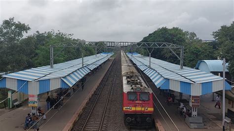 CSMT Mumbai Hyderabad Express Skipping Akurdi Station..| Indian ...