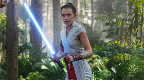 After Quitting Social Media, Star Wars’ Daisy Ridley Returns With A ...