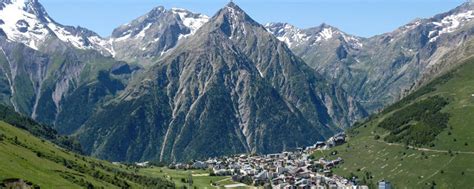 Les Deux Alpes - Summer glacier skiing in France | SNEBBIT OUTDOORS