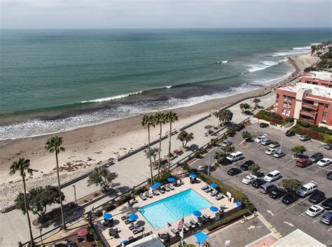 The Crowne Plaza Ventura Beach Hotel: Romance Package!