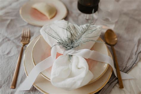 17 Wedding Napkin Folds To Inspire Your Unique Place Settings