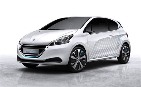 Peugeot 208 HYbrid 2L runs on air, debuts at Paris show - PerformanceDrive