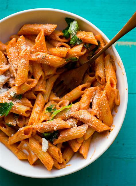 Vegan Creamy Tomato Pasta Sauce in a Flash! - HealthyHappyLife.com