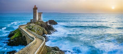 ปักพินในบอร์ด Lighthouses At The Sea