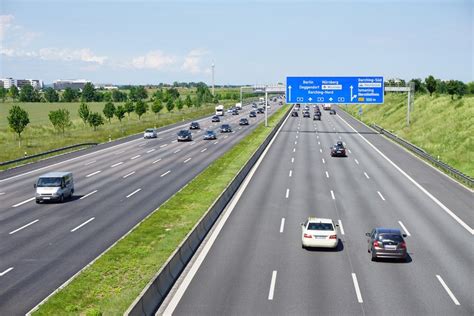 Fim das Autobahnen: Alemanha estuda acabar com as estradas sem limite de velocidade | Carros ...