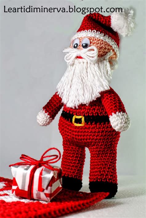 Free Crochet Pattern for a Santa Claus Amigurumi ⋆ Crochet Kingdom