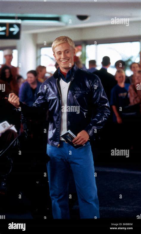 SCOOBY DOO (2002) FREDDIE PRINZE JR SCBD 007 Stock Photo - Alamy