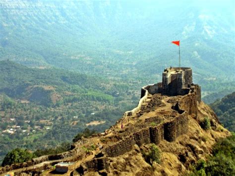 8 Historic Forts Located around Mumbai That Are Perfect for an Adventurous Weekend Getaway