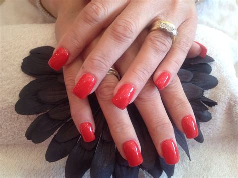 Acrylic overlay with oriental red gel polish | Nic Senior | Flickr