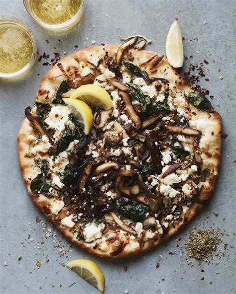 vegetarian Food All Recipes: Garlic Mushroom & Spinach Pizza