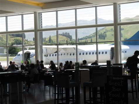 New Zealand Tourist Guide: All about Queenstown Airport