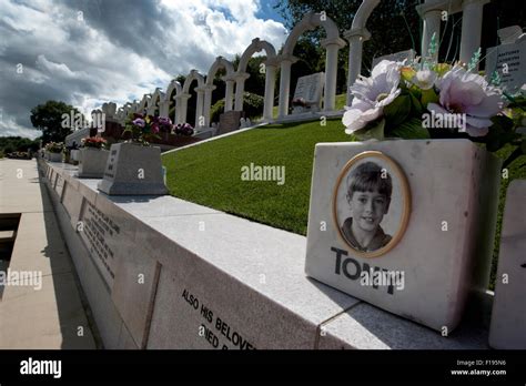 Aberfan disaster 1966 hi-res stock photography and images - Alamy