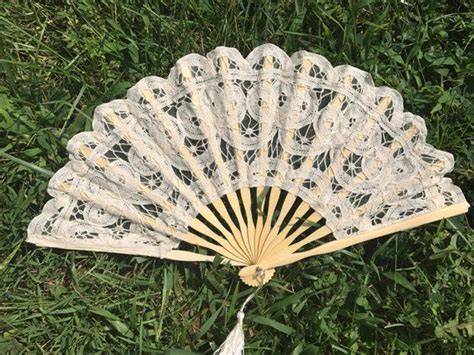 Ivory Lace Fan for Wedding, Vintage Hand Fan, Wedding Ceremony, Beach wedding, Wedding Favor ...