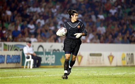 Víctor Valdés, defending FC Barcelona's goal for 12 years