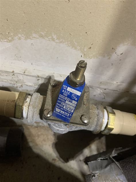 Replacing a water pressure regulator valve that's not screwed in - Home Improvement Stack Exchange