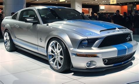 ford-shelby-GT500 - VersusBattle.com