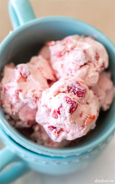 Homemade Strawberry Ice Cream - A Latte Food