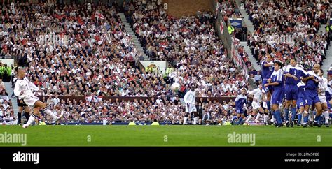 Beckham free kick greece hi-res stock photography and images - Alamy