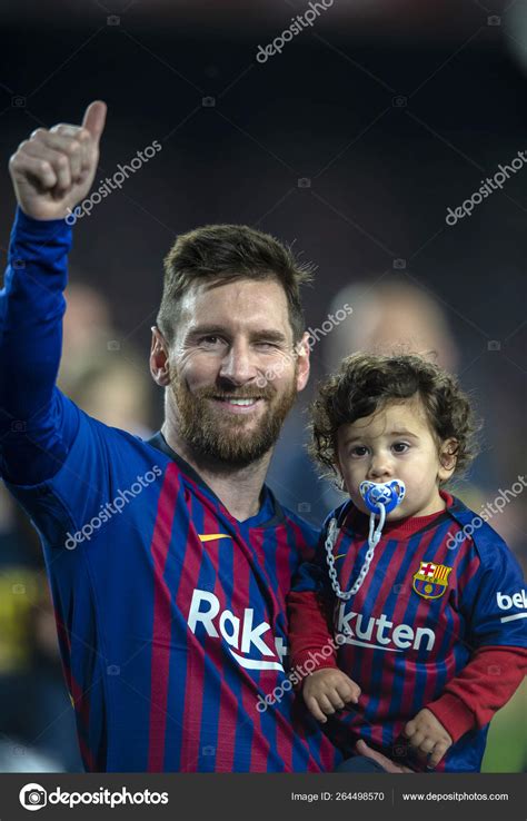 Lionel Messi Barcelona Holds His Son Ciro His Team Defeated – Stock ...