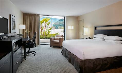 Rooms & Suites | Hilton Anaheim