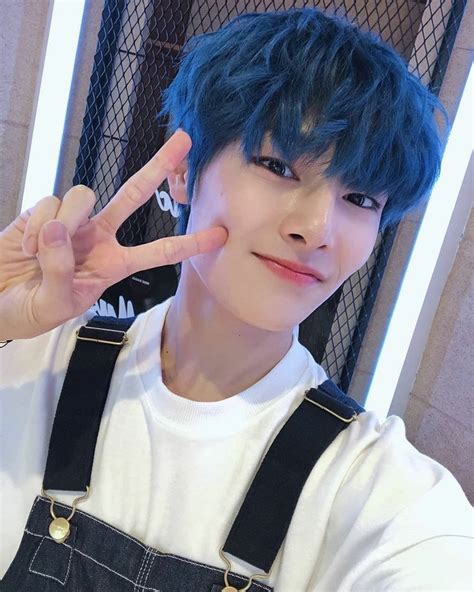 Stray kids I.N | Kids hairstyles, Blue hair, Stray kids seungmin