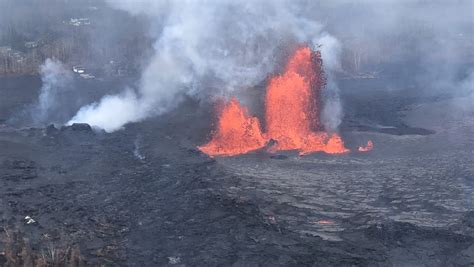 Hawaii volcano lava forces new evacuations on Big Island