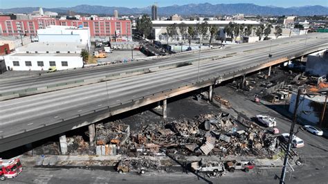 Fire under 10 Freeway in downtown L.A. upends traffic with no reopening in sight - Los Angeles Times