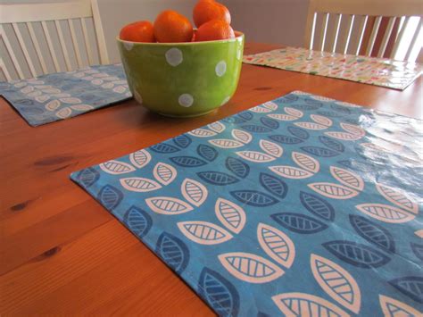 Little Bean Workshop: Wipeable and Reversible Placemat Tutorial