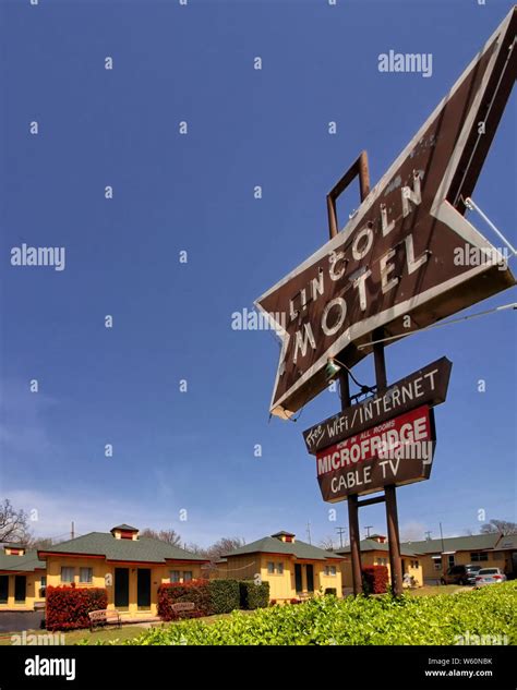 Vintage motel sign hi-res stock photography and images - Alamy