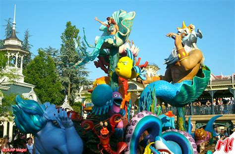 Parade & Floats - The Wonderful World Of Disney Parade | DLP Guide