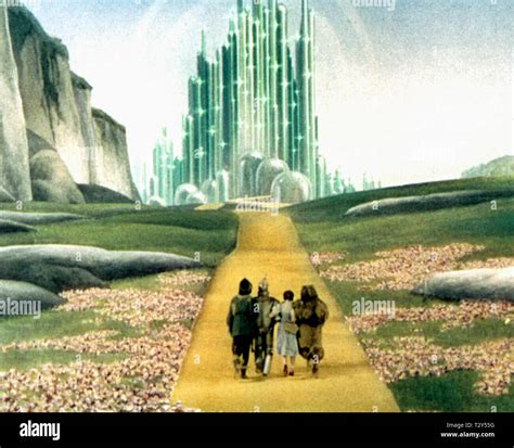 Yellow brick road the wizard of oz hi-res stock photography and images - Alamy