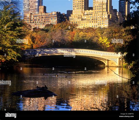 BOW BRIDGE (©CALVERT VAUX 1860) CENTRAL PARK MANHATTAN NEW YORK CITY USA Stock Photo - Alamy