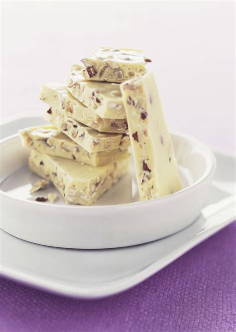 Two-Ingredient White Almond Bark Candy Is an Easy and Tasty Treat ...