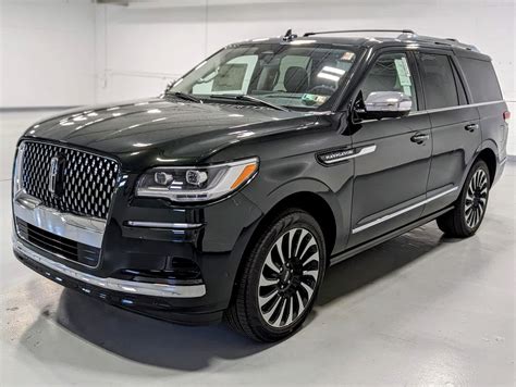 New 2023 Lincoln Navigator Black Label in Manhattan Green Metallic Premium Colorant | Greensburg ...