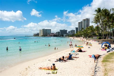 Waikiki Beach in Oahu, Hawaii Editorial Photo - Image of sand, america: 85155846