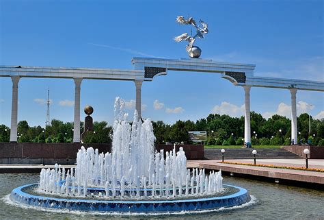 Independence Square in Tashkent - Bookatour.me