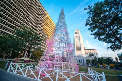 Christmas tree in front of Los Angeles City Hall, California, USA | GO ...