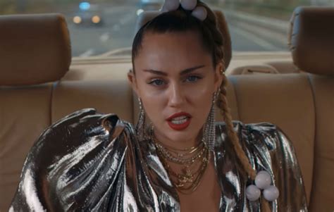 Nothing Breaks Like a Heart, de Mark Ronson y Miley Cyrus: letra en español y vídeo | Escucha