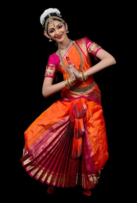 Bharatanatyam (Tamil : "பரதநாட்டியம்"), is a major genre of Indian ...