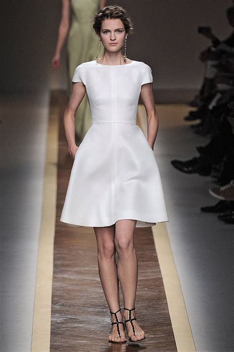 Valentino Spring 2012 | Classy white dress, Fashion dresses, Fashion