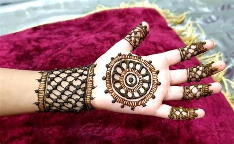 20+ Mehndi Designs For Kids - VenueLook Blog